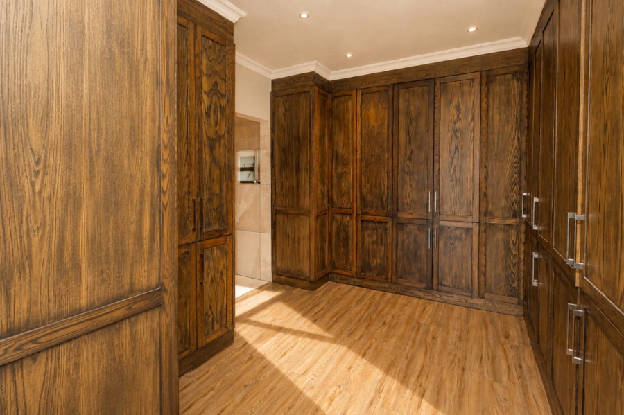 6 Bedroom Property for Sale in Birdwood Estate North West